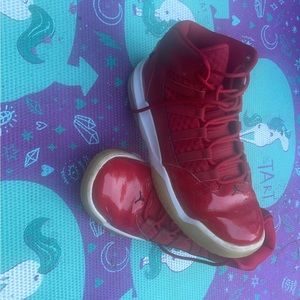 Red Jordan’s 6 1/2